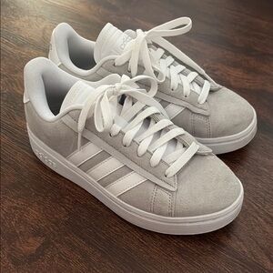 Adidas Sneakers